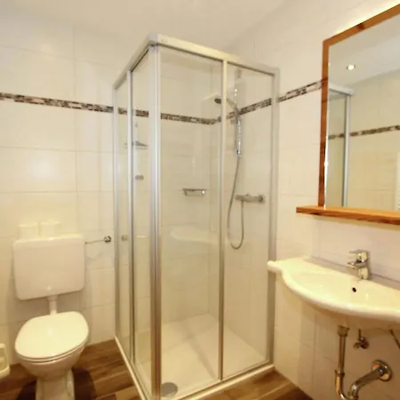 Spacious With Garden In Tyrol Apartment *