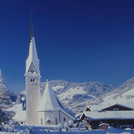 Spacious With Garden In Tyrol